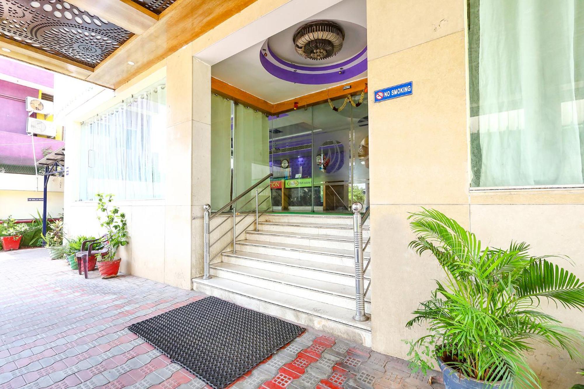 Hotel Fabhotel Prime Mahalaya Residency - Nr International Airport 3*