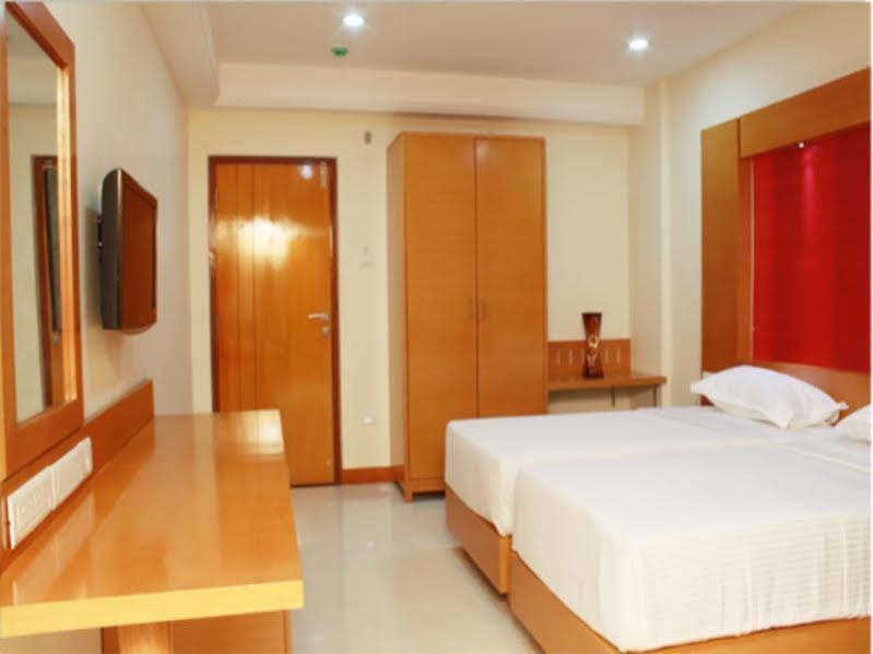 Fabhotel Prime Mahalaya Residency - Nr International Airport Hotel 3*